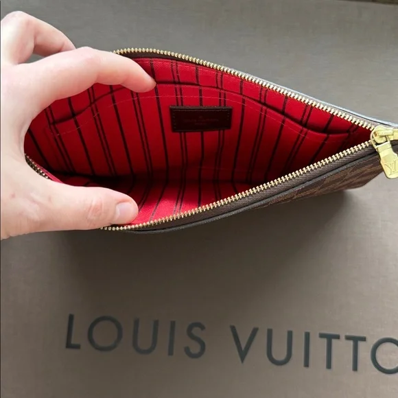 Louis Vuitton Neverfull Tote with Matching Wristlet - Picture 10 of 16